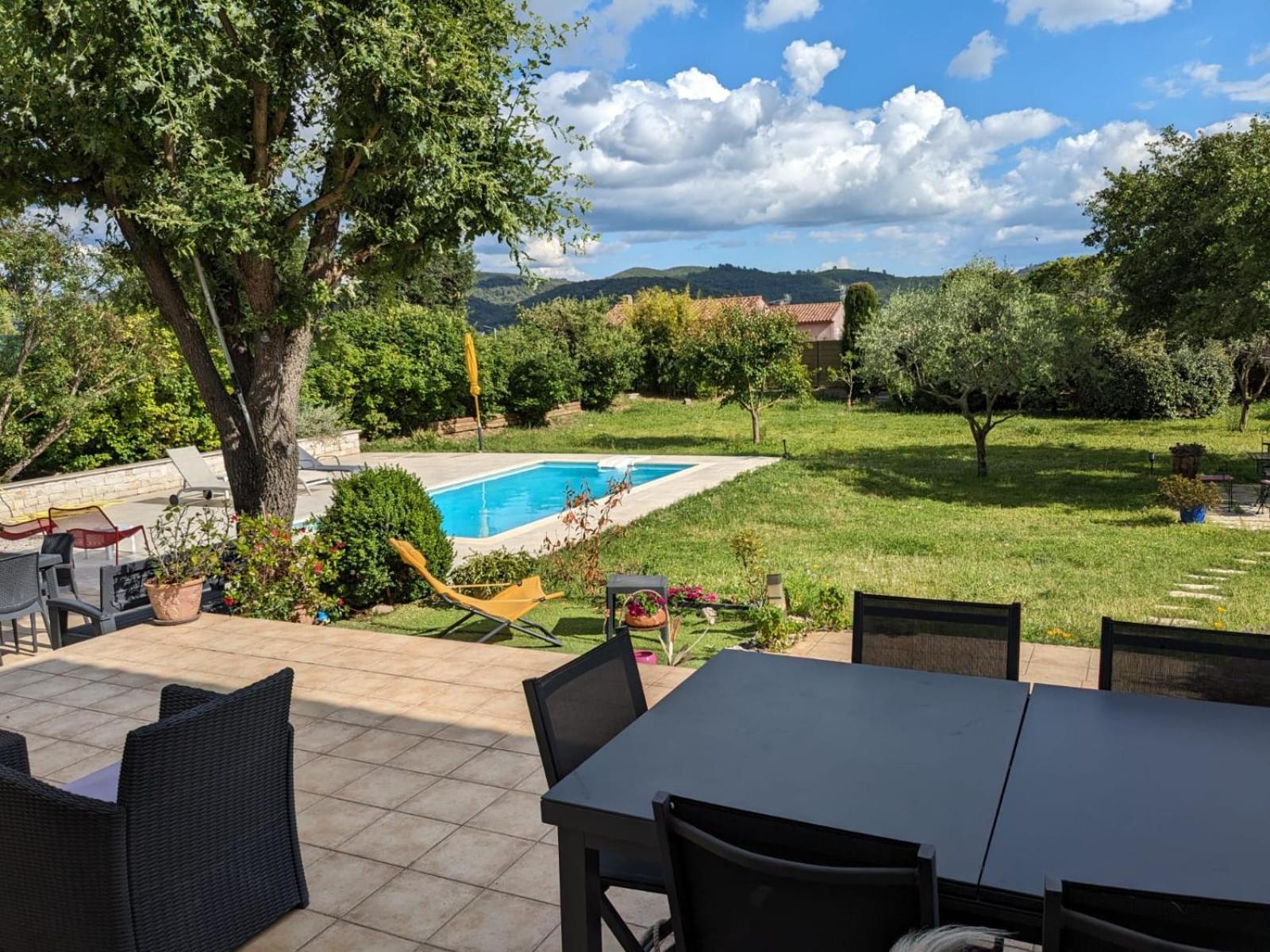 Villa Calme Avec Piscine A Greoux Bagian luar foto