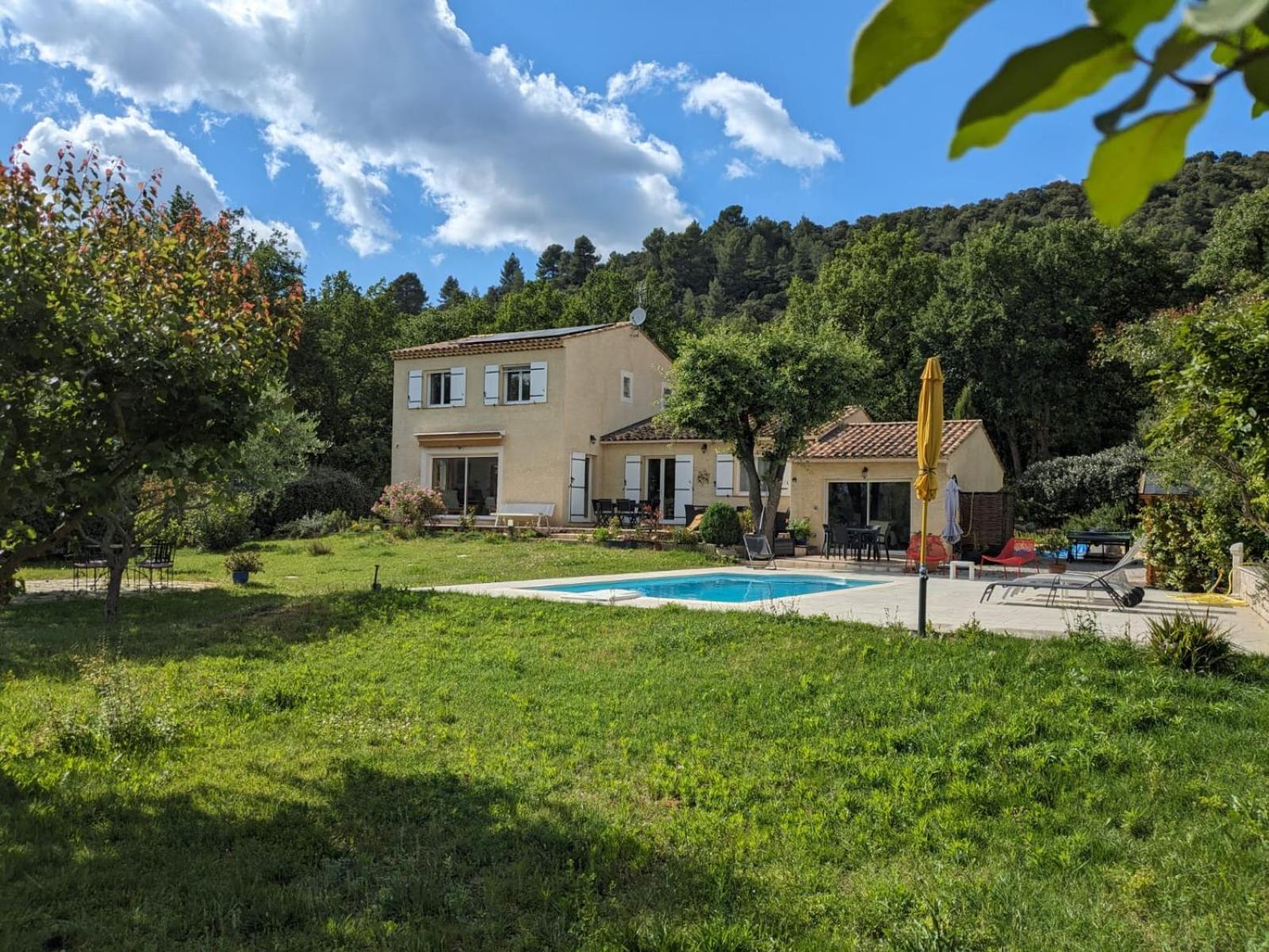 Villa Calme Avec Piscine A Greoux Bagian luar foto