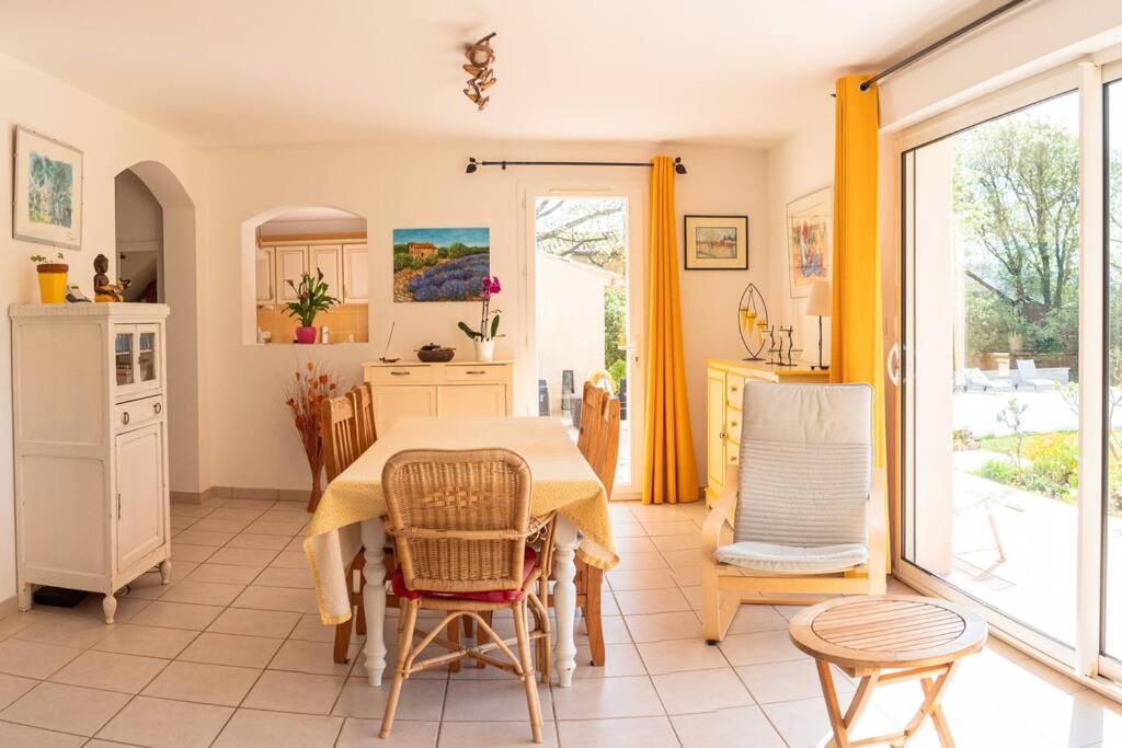 Villa Calme Avec Piscine A Greoux Bagian luar foto