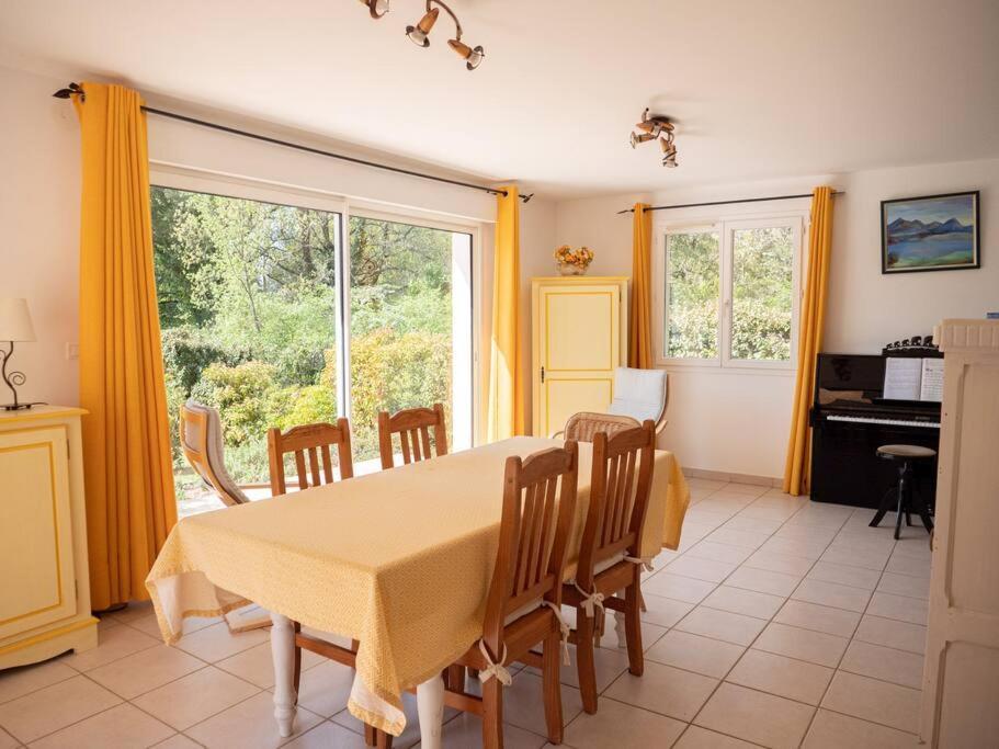 Villa Calme Avec Piscine A Greoux Bagian luar foto