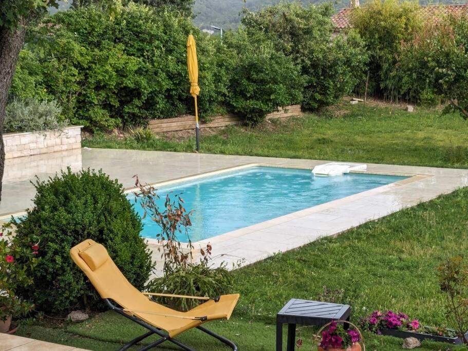 Villa Calme Avec Piscine A Greoux Bagian luar foto