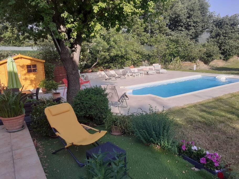 Villa Calme Avec Piscine A Greoux Bagian luar foto