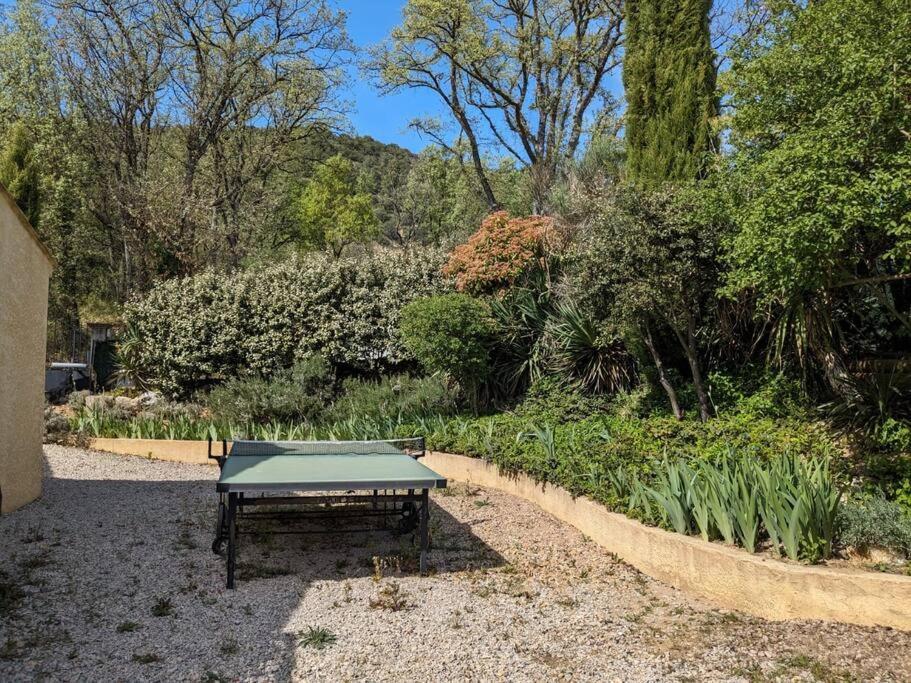 Villa Calme Avec Piscine A Greoux Bagian luar foto