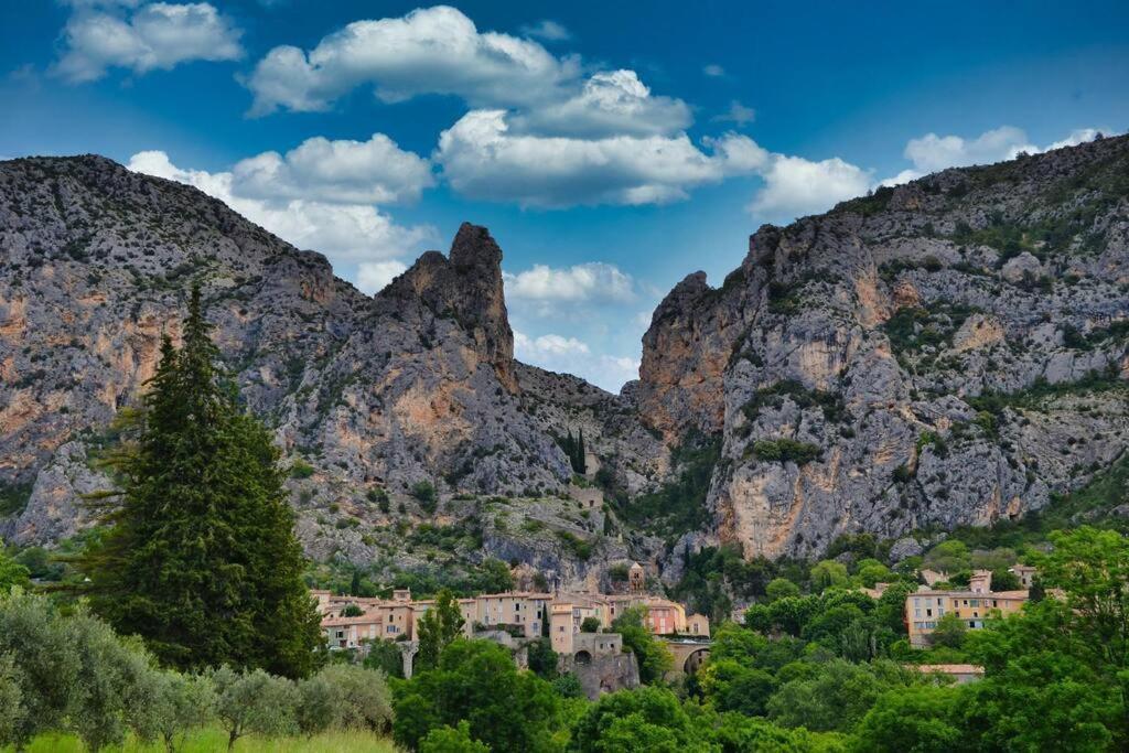 Villa Calme Avec Piscine A Greoux Bagian luar foto